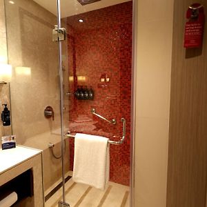 Queen Non-Smoking Room
